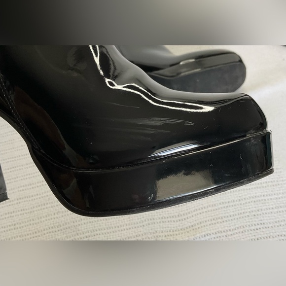 Journee Collection Black Chunky Heel Ankle Boots - Picture 4 of 10